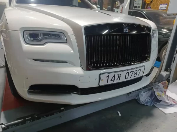 Saar Fiberglass Car Front Bumper Engine Body Kit With Headlight for Upgrade Rolls-Royce Wraith - Image 4