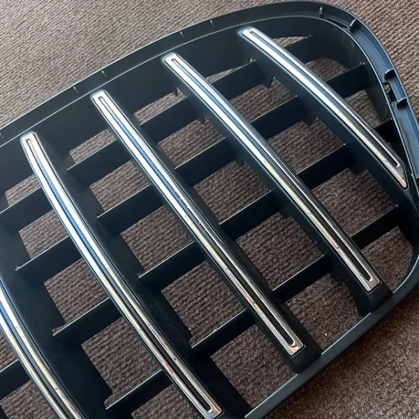 Applicable to  Benzz GLE450 Grille Modification GLE AMG Original Car Hole Buckle Grille Modification - Image 4
