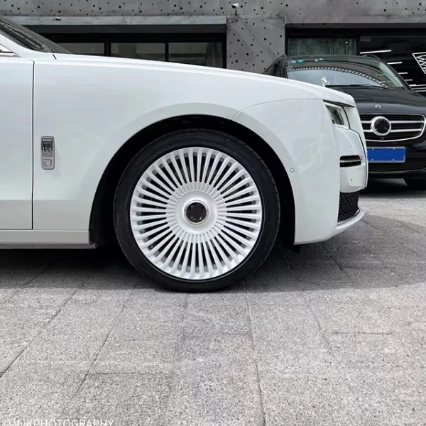 Applicable to Rolls-Roycee Ghost Car Rim Forged Wheels, Wheel Nave Customized Ivory White Lightweight Wheel Modification - Image 3